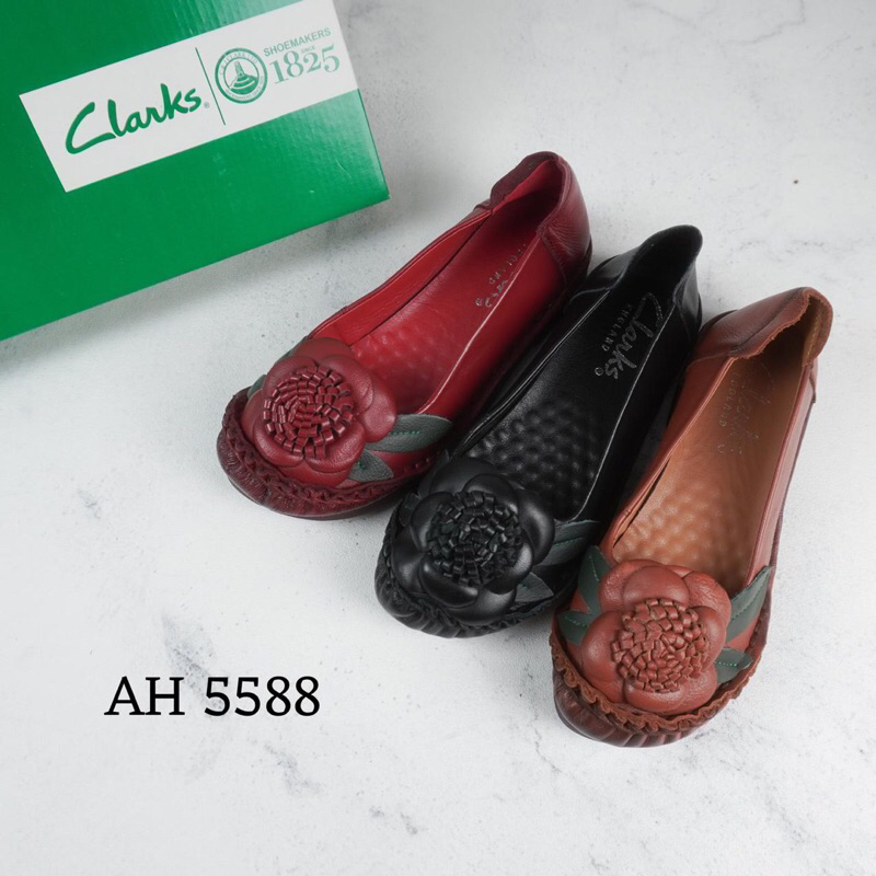 sepatu wanita clarks bunga