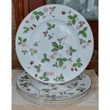 Wedgwood Wild Strawberry Plate 27 cm