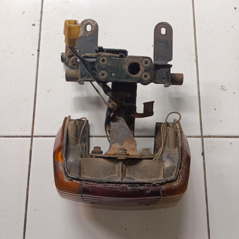 Stoplamp lampu belakang rc plus dudukan Suzuki RC 100 Rc80 rc bravo dk original copotan motor murah 
