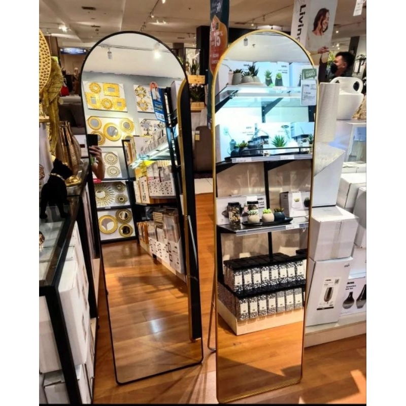 Informa standing mirror