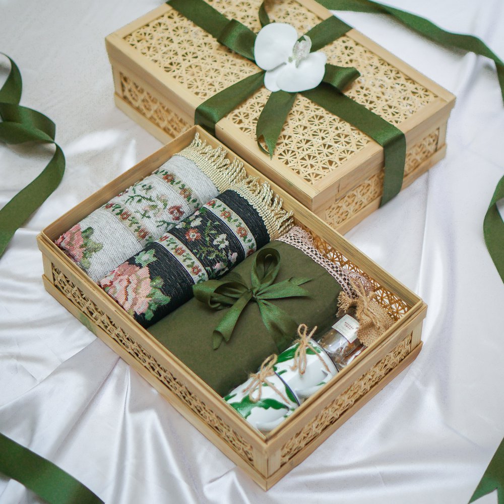 

Kado Pernikahan Mewah Premium / Parcel Wedding Aesthetic / Wedding Gift Box / Hampers Ulang Tahun Pernikahan / Hadiah Anniversary Keranjang Unik / Hampers Lebaran / Souvenir Pernikahan