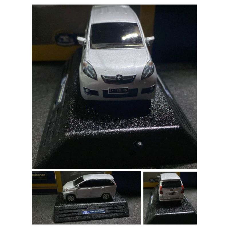 {Skala 1 : 45} Pajangan Interior Mobil Miniatur Avanza Lama