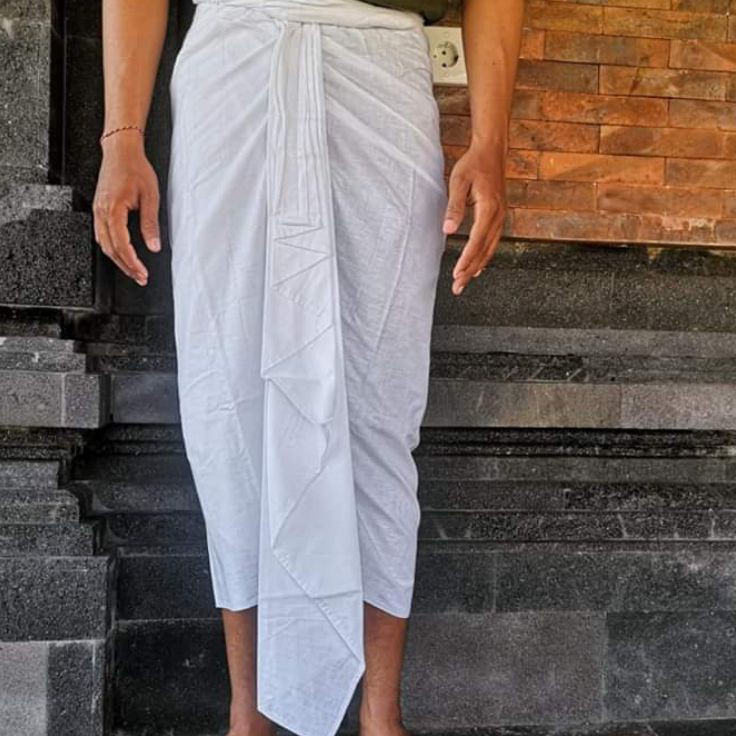 Cepaat KAMEN BALI PRIA KANCUT SETENGAH JADI  HITAM  PUTIH KUNING MERAH KAMEN BALI