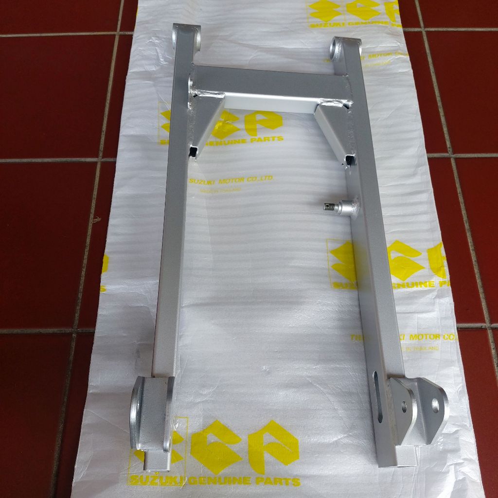 Rear Swing Arm / Swing Arm Belakang Silver SGP Suzuki Shogun 125 R FD 125 XSD (Tromol)