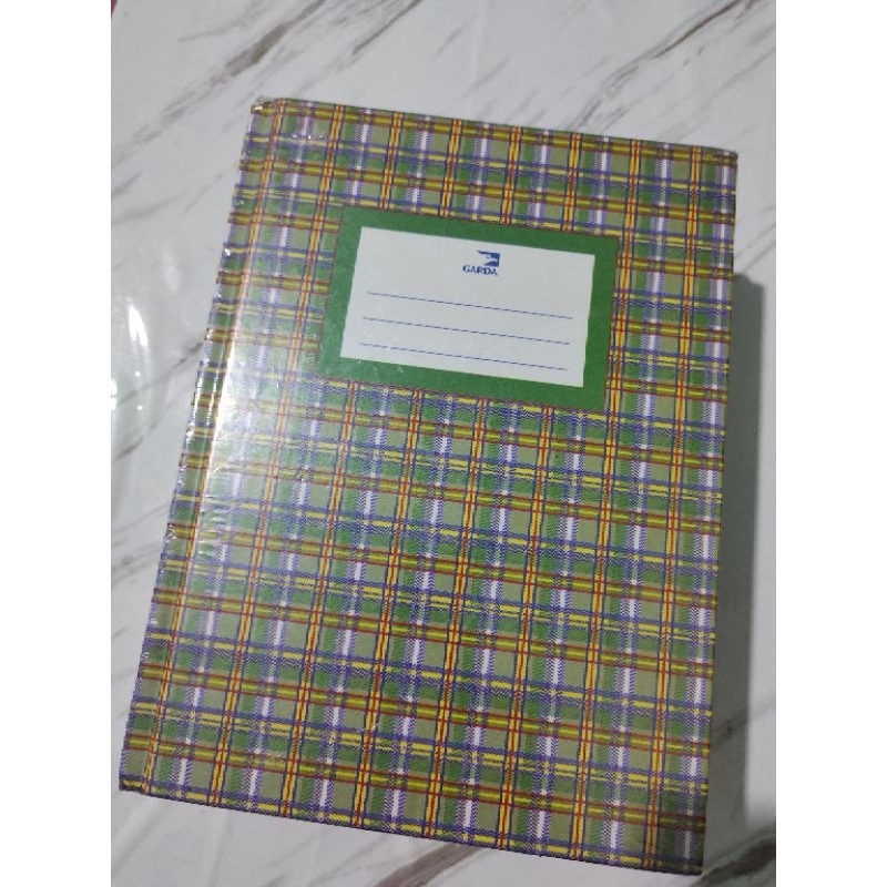 

Buku tulis hard cover Garda 100 lembar