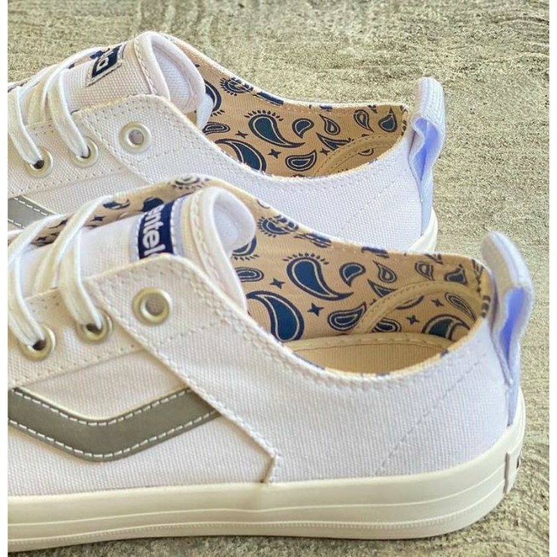 ventela Reborn reflective white