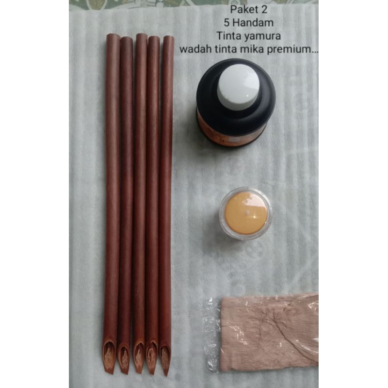 

Paket Kalam Kaligrafi Set (Handam,Tinta Hitam,Wadah Tinta dan serat pisang)