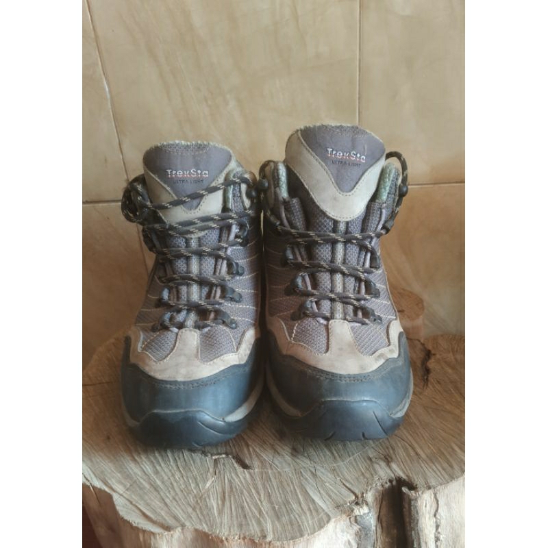 sepatu outdoor treksta