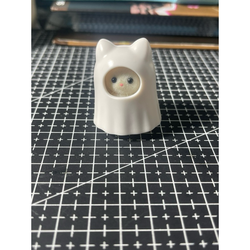Ghost Cat Sylvanian Family (slight damage at the back)