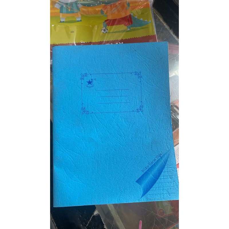 

Buku Tulis 3 garis