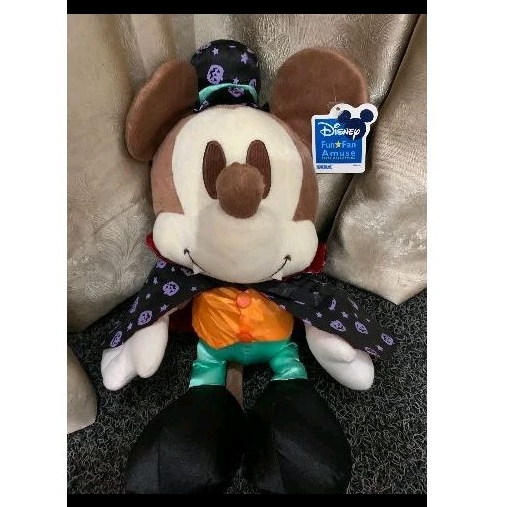 boneka mickey mouse drakula