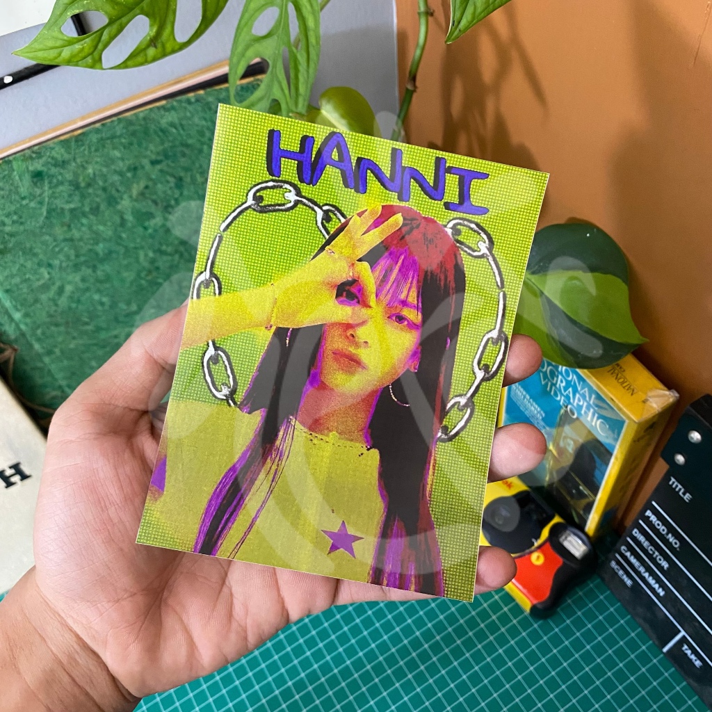 

stiker hanni / stiker poster / sticker aesthetic / sticker tumblr / stiker premium / stiker hp / stiker laptop / stiker helm / stiker tahan air