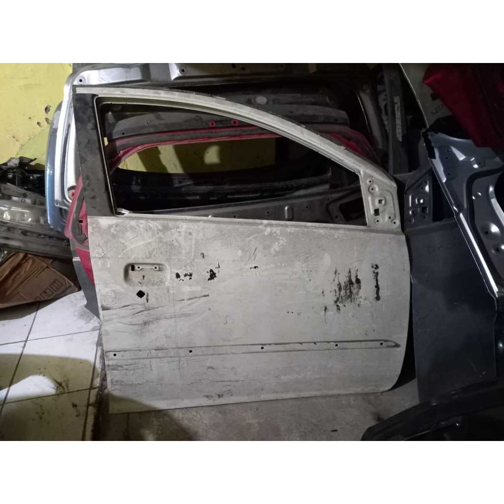 Pintu Depan Kanan Agya