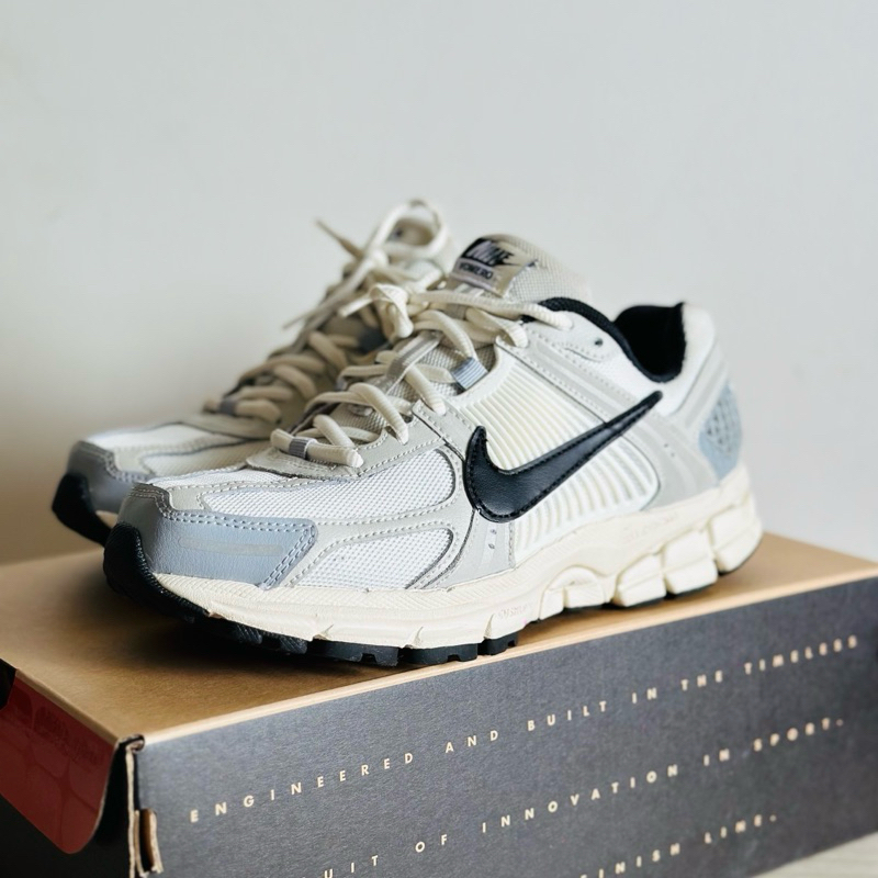 NIKE ZOOM VOMERO 5 DUNK PANDA PRELOVED MINT