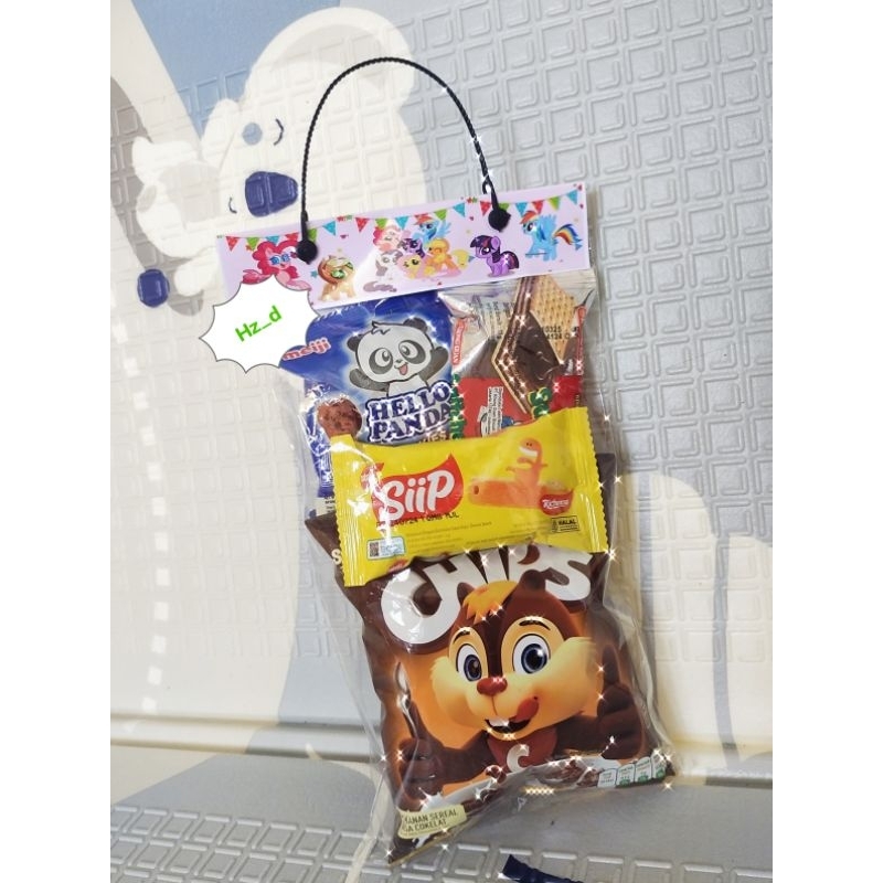 

Paket Snack ulang tahun anak/ acara / bingkisan / parsel / hampers / chiki /