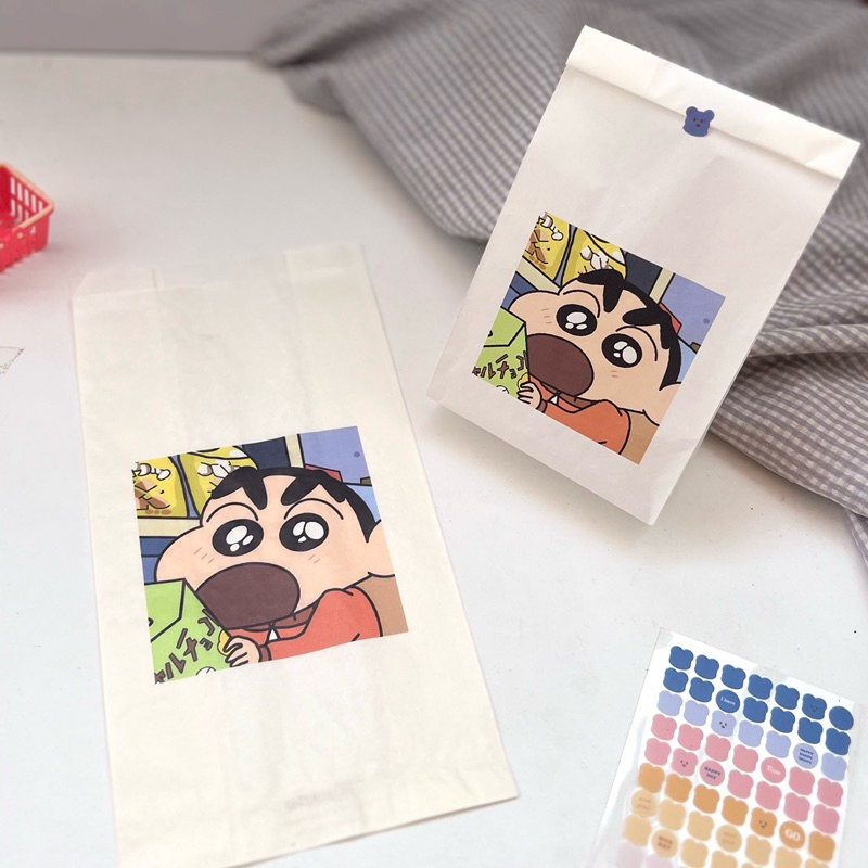 

Packaging Amplop putih motif Shincan aesthetic vintage