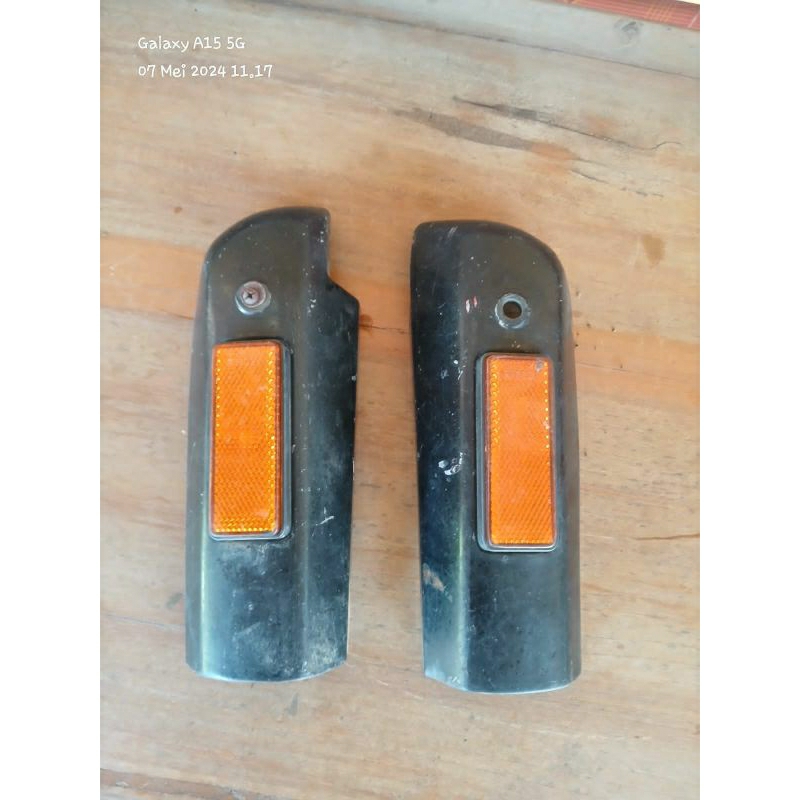 Tutup shock depan suzuki crystal original