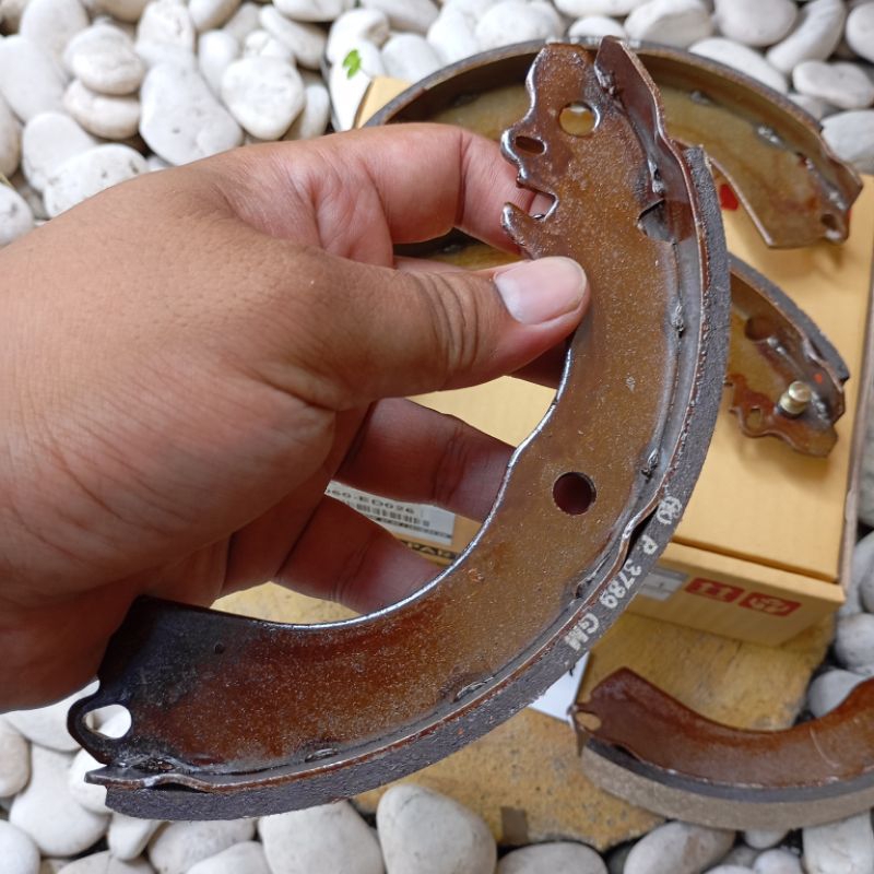 kampas rem belakang NISSAN JUKE BRAKE SHOE NISSAN JUKE KAMPAS REM BELAKANG JUKE