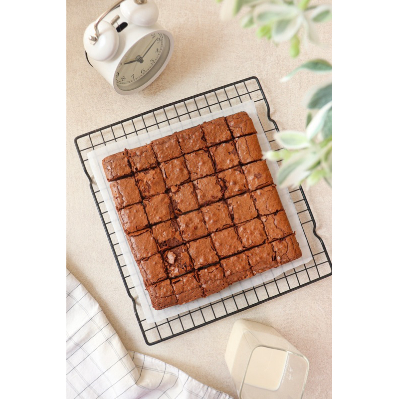 

Dark Chocolate Fudgy Brownies/Dark Chocolate Brownie/Fudgy Brownie (size 20x10cm & 20x20cm)