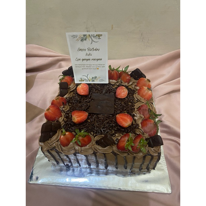 

cake ulang tahun premium/cake buah segar/cake ulang tahun saus coklat