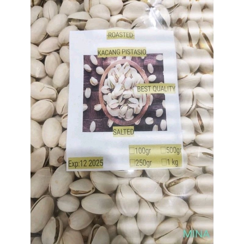 

kacang pistasio//fustuk garing 100gr
