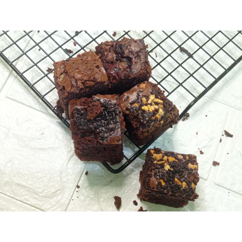 

RH Bakery Fudgy dan Chewy Brownies Double Size Premium
