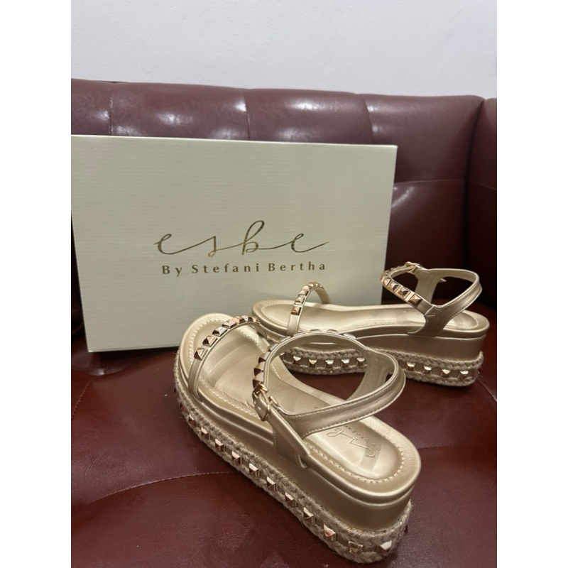 Preloved Esbe Macaria Roux Series A