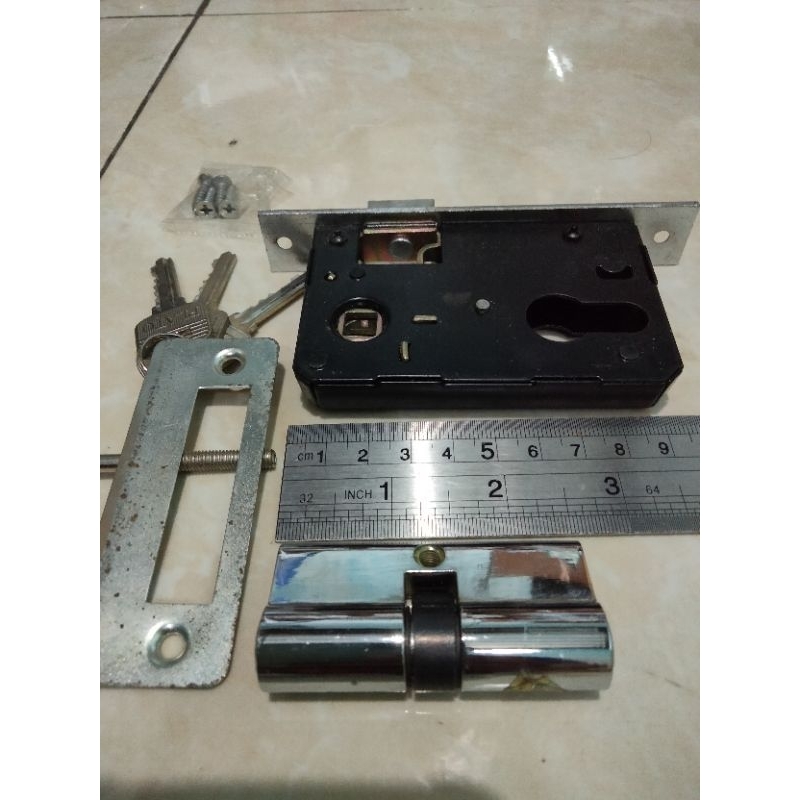 Body Kunci Pintu Ukuran Kecil + Slinder / Anak Kunci