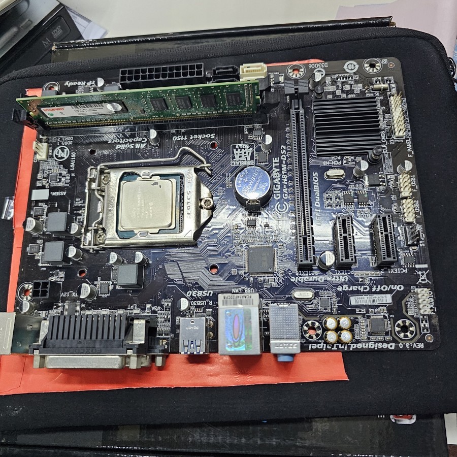 Mainboard Gigabyte H81M-DS2 + Celeron G3240 + Ram DDR3 2GB Second