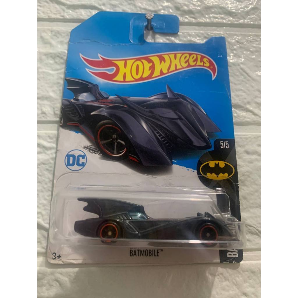 HOT WHEELS SUPER TREASURE HUNT BATMOBILE BATMAN (FREE PROTEKTOR)