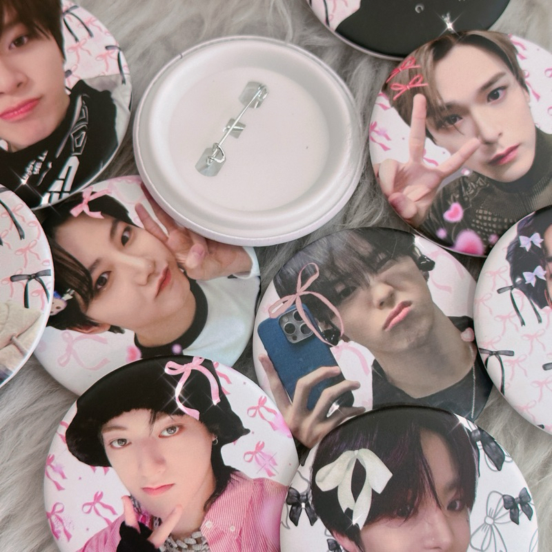 TREASURE BOW PIN BADGE - COQUETTE KPOP PIN