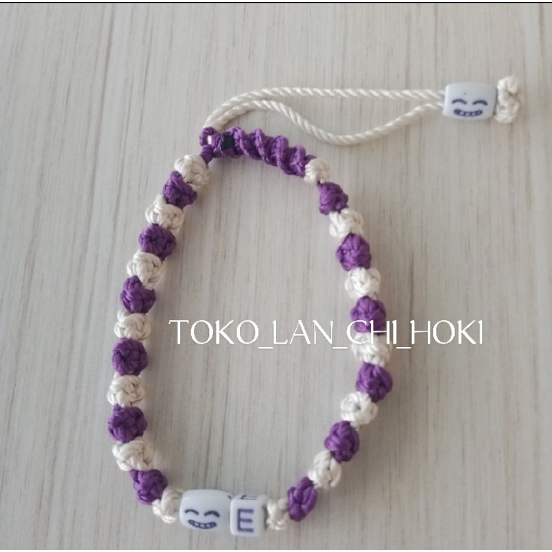 Gelang tali handmade huruf E (inisial nama) untuk pergelangan orang dewasa