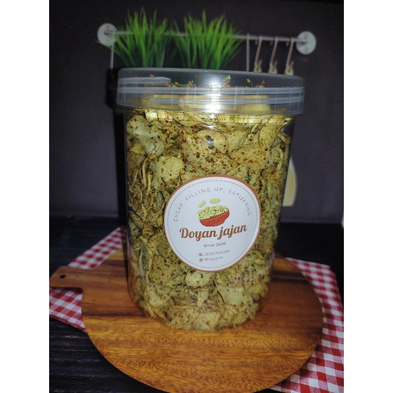 

Keripik otak-otak daun jeruk renyah dan gurih.