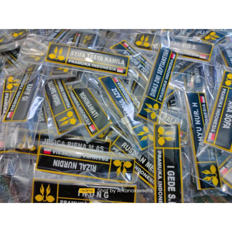 

Name Tag Akrilik Lapis Resin Eksklusif - Tahan Lama dan Berkelas