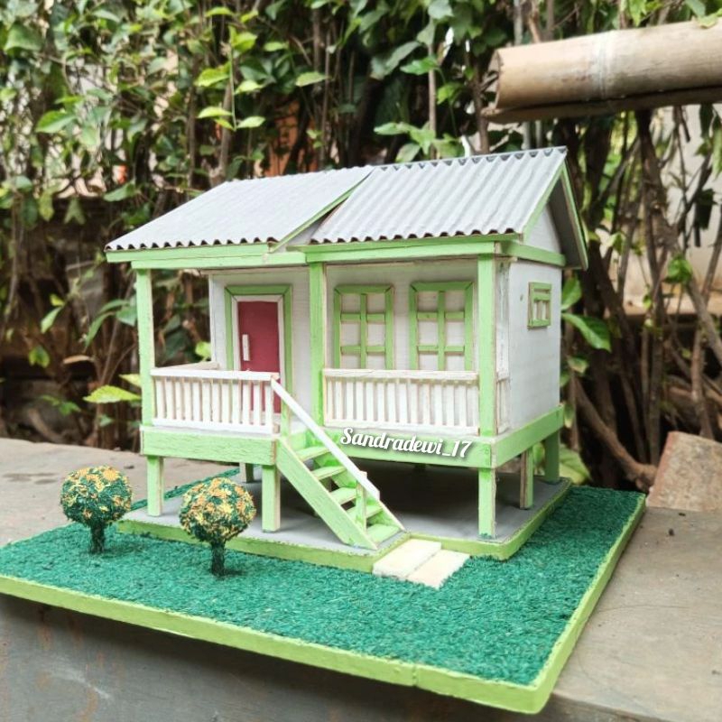 Miniatur rumah adat Jawa Barat