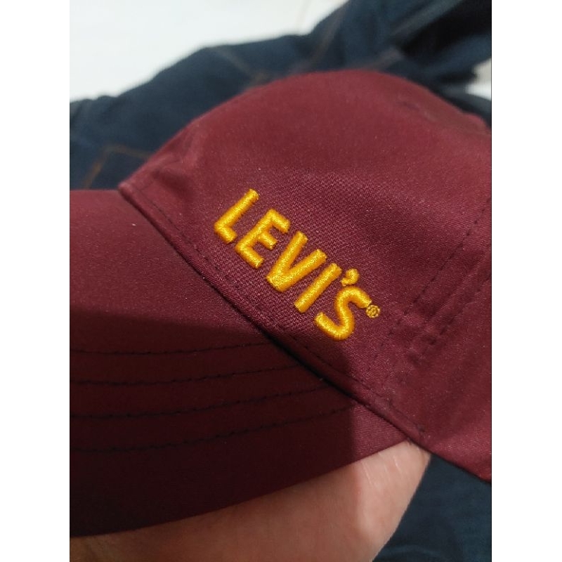Topi Levis Merah Maroon