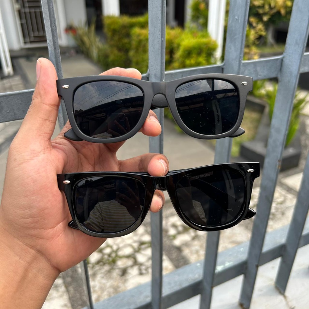 KACAMATA WAYFARER HITAM - R13 4013