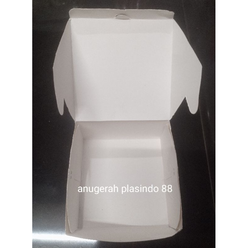 

kotak putih 12 x 12 cm isi 100 lbr