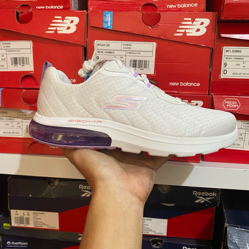 SEPATU WANITA SKECHERS GO WALK AIR - DYNAMIC VIRTUE WHITE