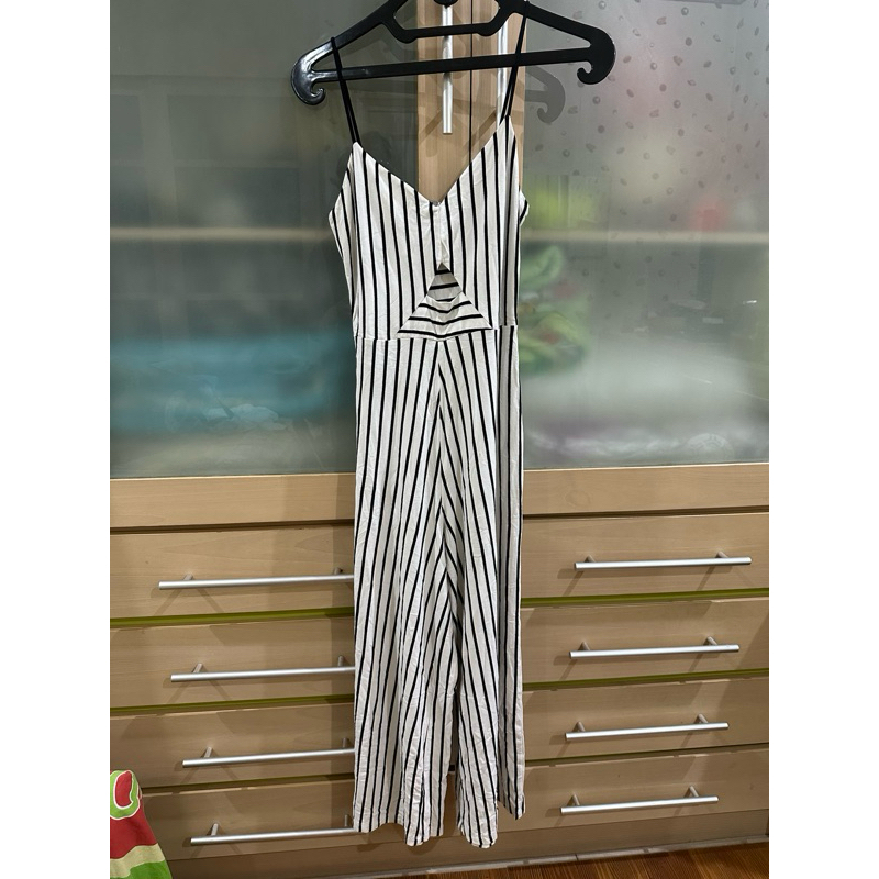 (PRELOVED) Stradivarius Jumpsuit stripes putih hitam garis garis Ukuran S