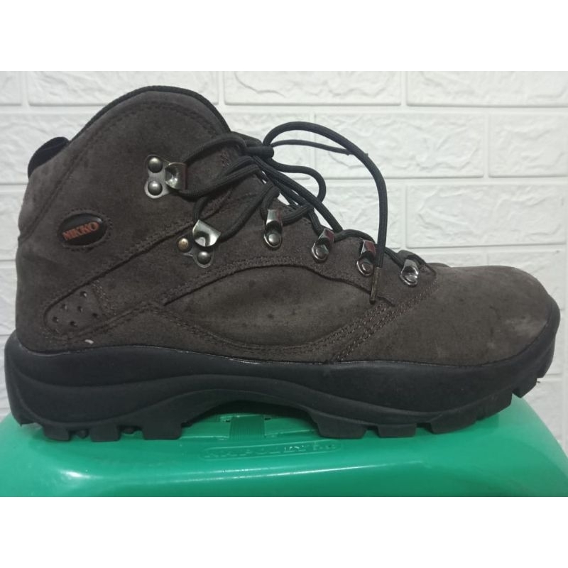 sepatu boots hiking