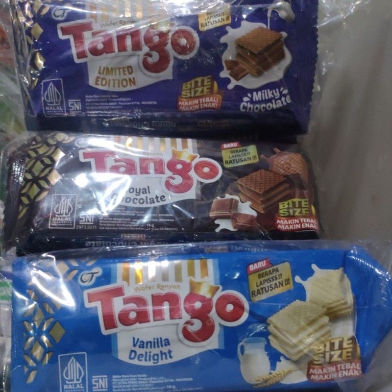 

Tango wafer bite size rasa coklat susu dan vanila 1 renteng isi 10