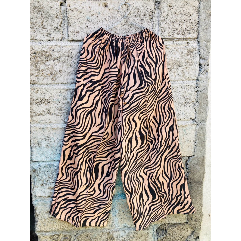 CELANA KULOT RAYON ADEM MOTIF ZEBRA
