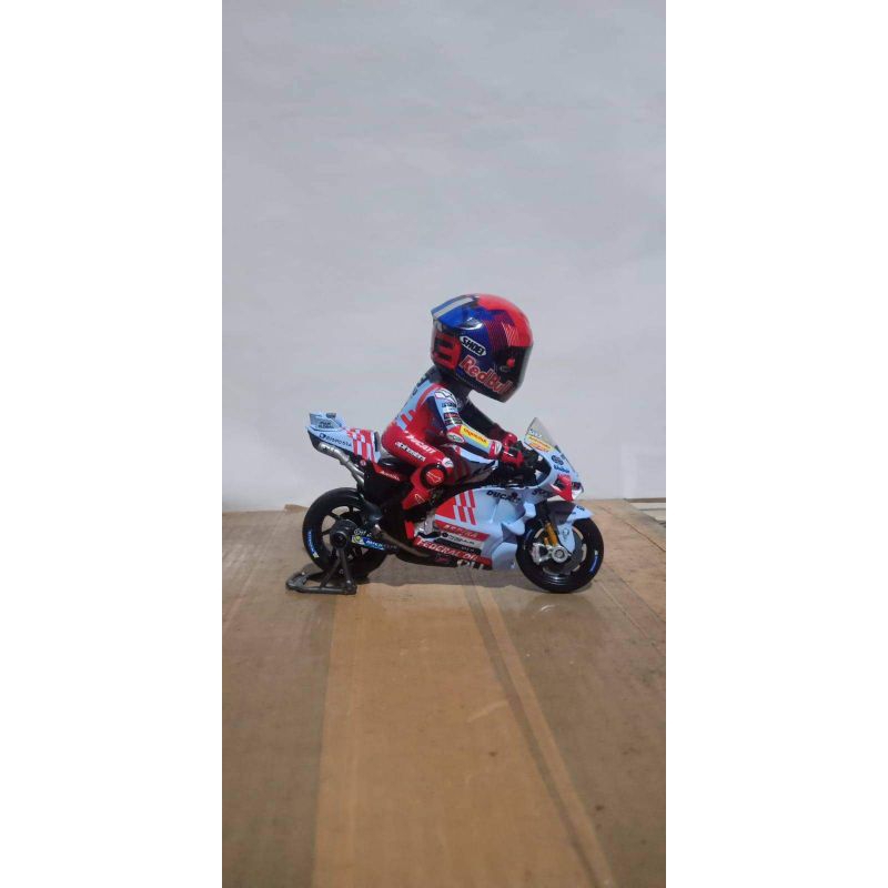 miniatur Marc Marquez set Bike + figure 1/18  scale