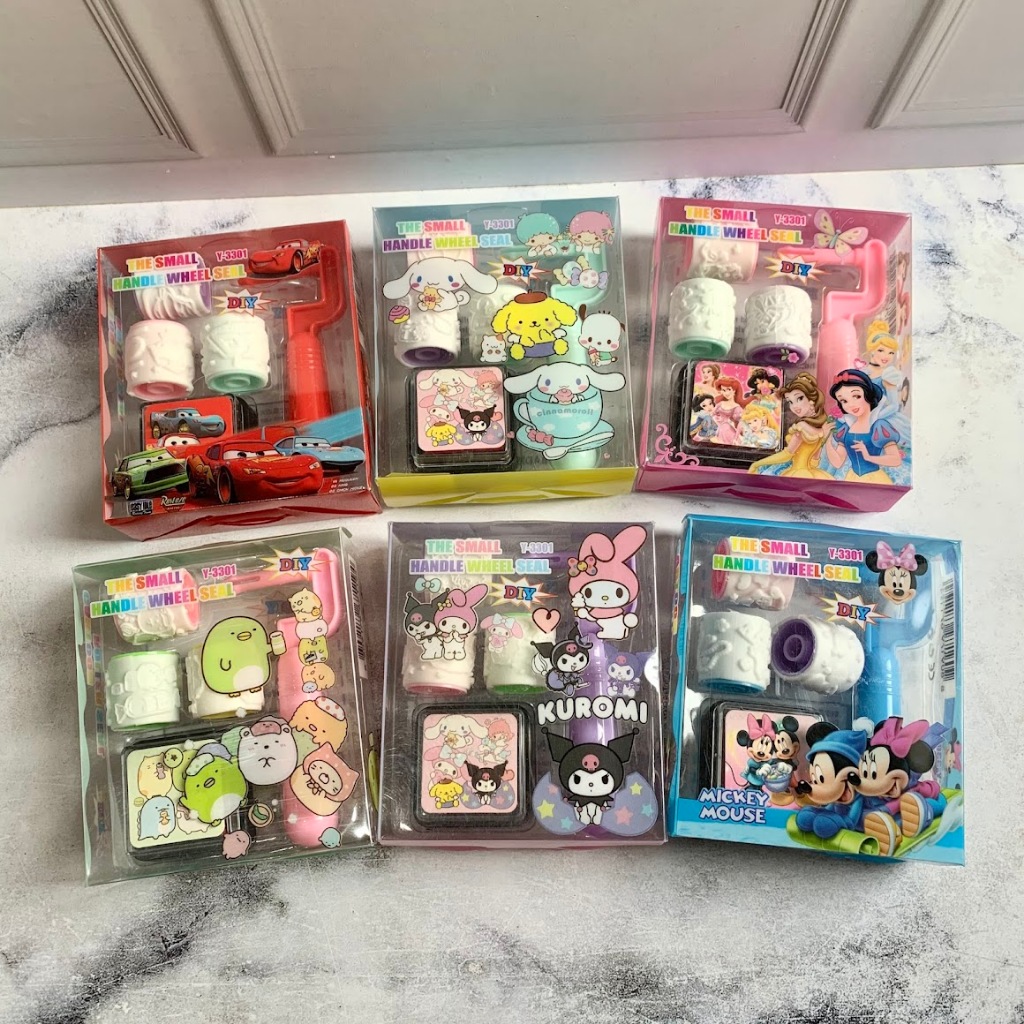 

Cap Stample Stampel Surat Envelope Lem Mainan Anak Alat Tulis Karakter Kartun Sanrio Sumikko Mickey Princess Kuromi Lucu Unik Kado Gift Hadiah