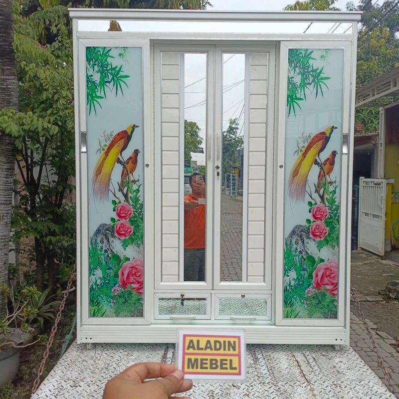 Lemari baju alumunium putih kaca printing kombinasi lisplang