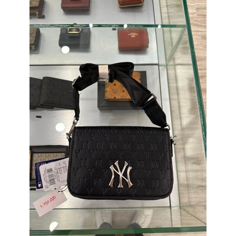 MLB NY LOGO SLING BAG NEW