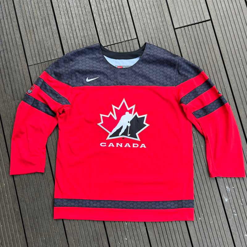 Nike Team Canada Hockey Jersey 2016-18 IIHF NWOT Red Black