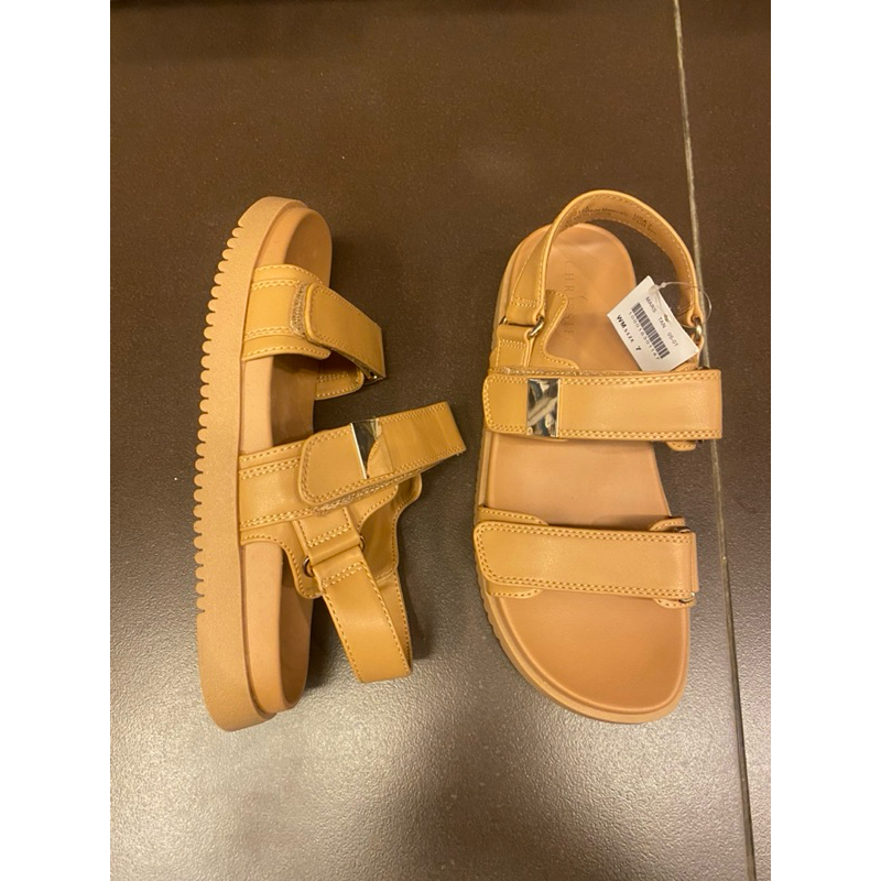 Sepatu sandal chrissie by Payless