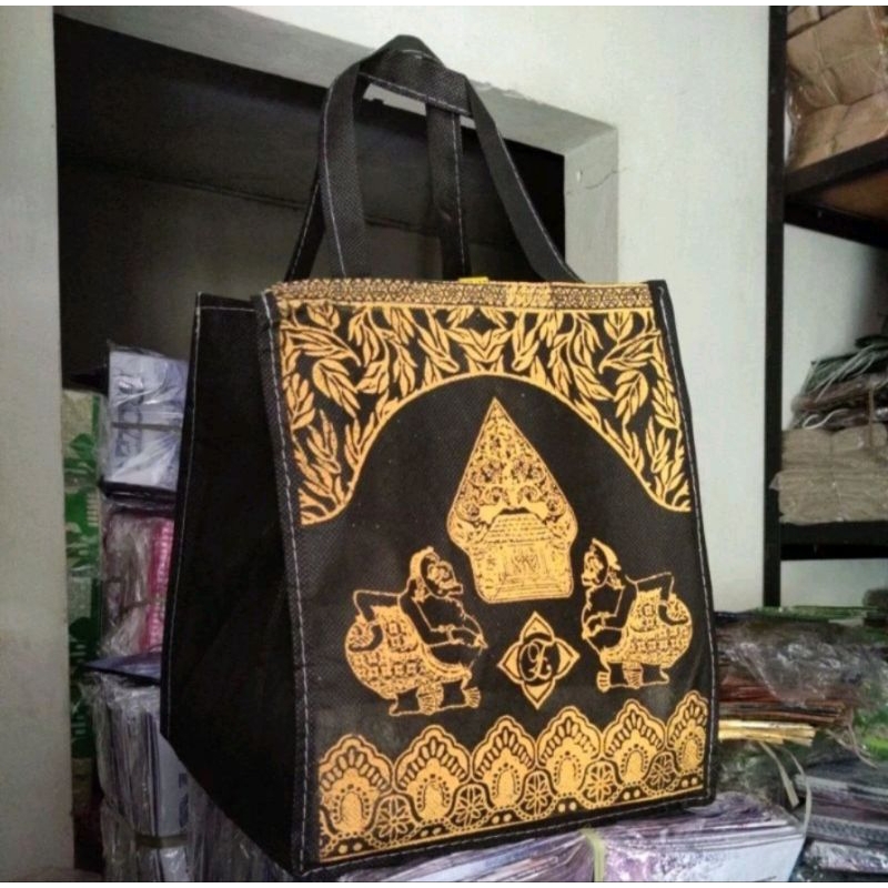 

tas hajatan dus 22x22 harga per lusin isi 12 pcs